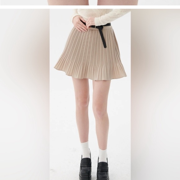storets Dresses & Skirts - Pleated Rose Skort